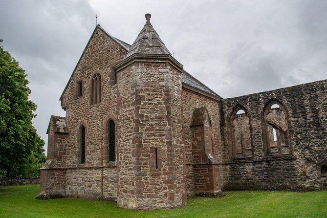 Urquhart Castle, Culloden, Clava Cairns, Loch Ness - Urquhart Castle above the loch