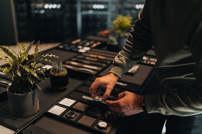 Watch Building Experience - Edinburgh - Choosing the case before the strap