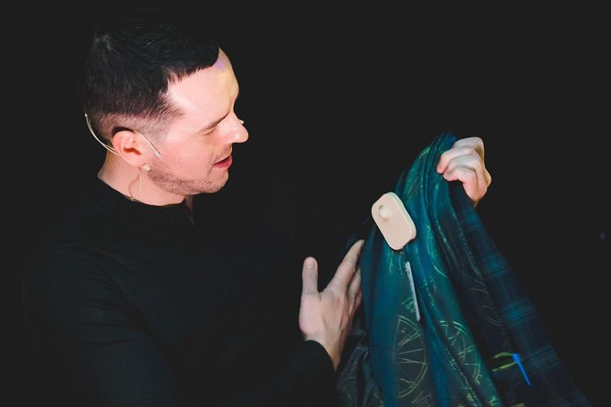 Watch Closely - An Evening of Magic - Billy Reid’s style: magic with a story